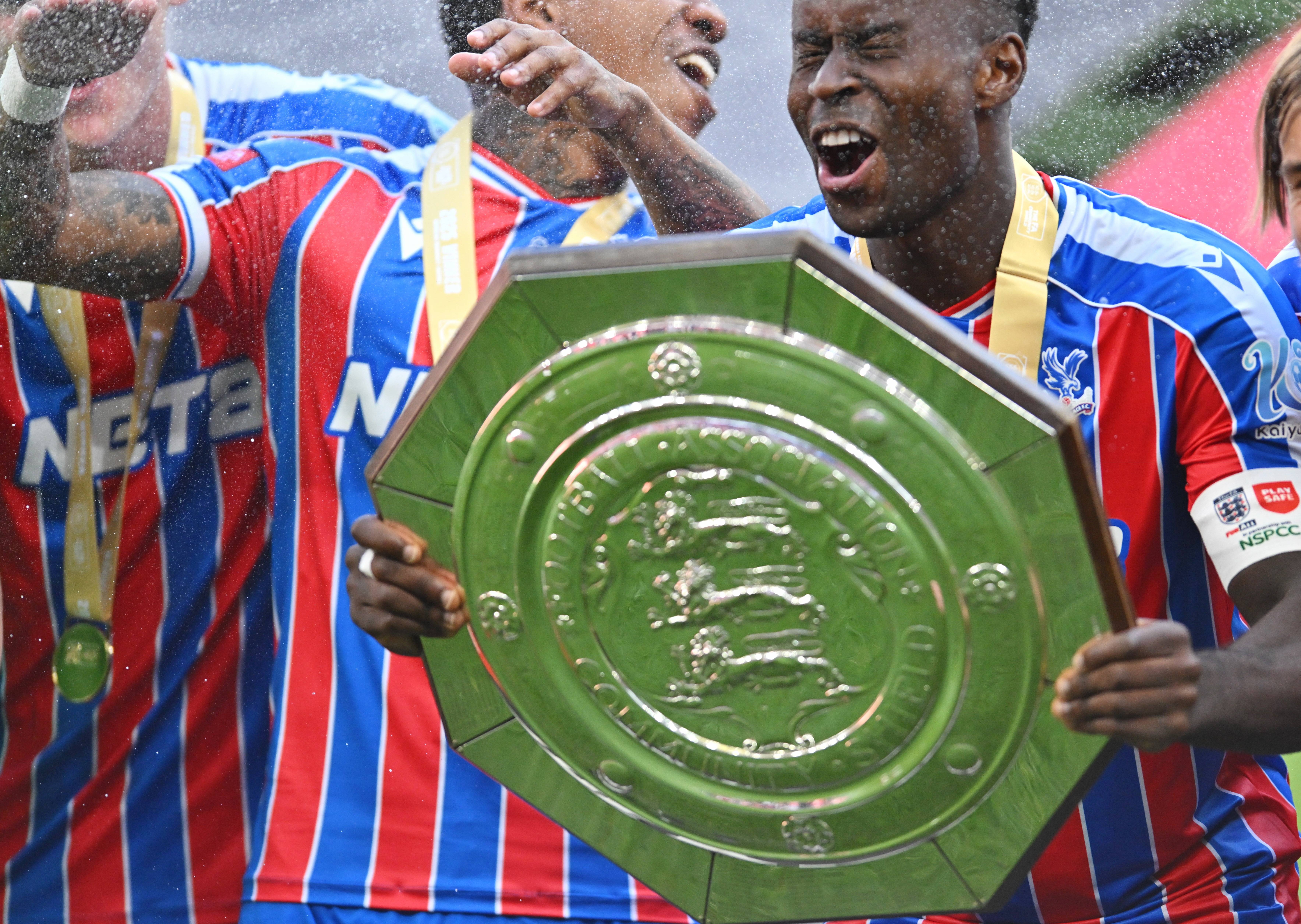 九游体育平台-包含利物浦迎社区盾关键赛，冲刺阶段调整名单，媒体盛赞，高层口径保持一致的词条