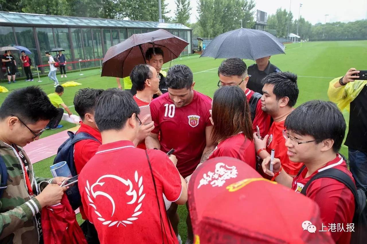 九游官网-关于广州队训练开放日，赛前刷新队史纪录引欢呼，亚冠在即，团队化学反应显著的信息